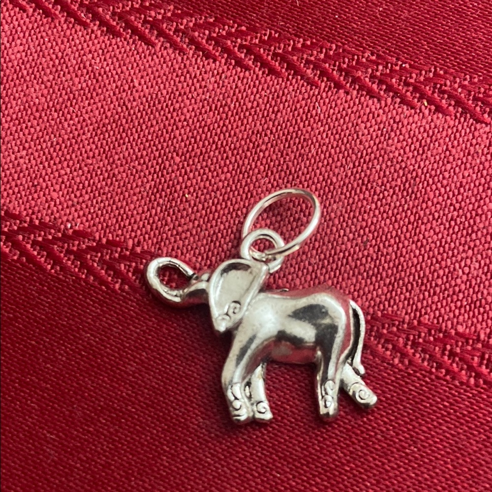5/$10❤️❤️❤️NEW Tibetan Silver Trunk Up Elephant Charm Pendant